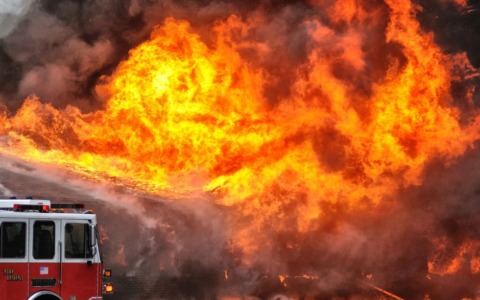 A12, camion in fiamme nella galleria Monte Giugo