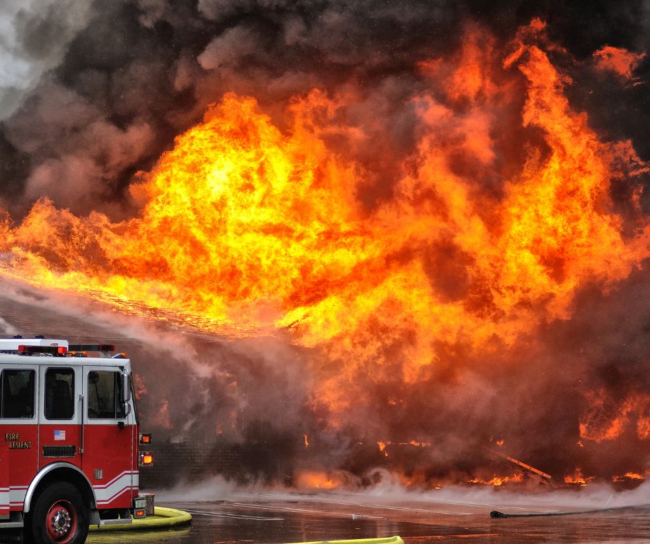 A12, camion in fiamme nella galleria Monte Giugo