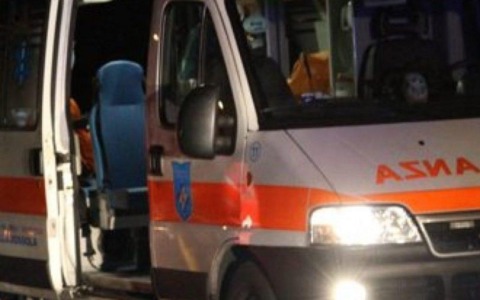 Incidente tra auto e moto a Genova, ferito il motociclista