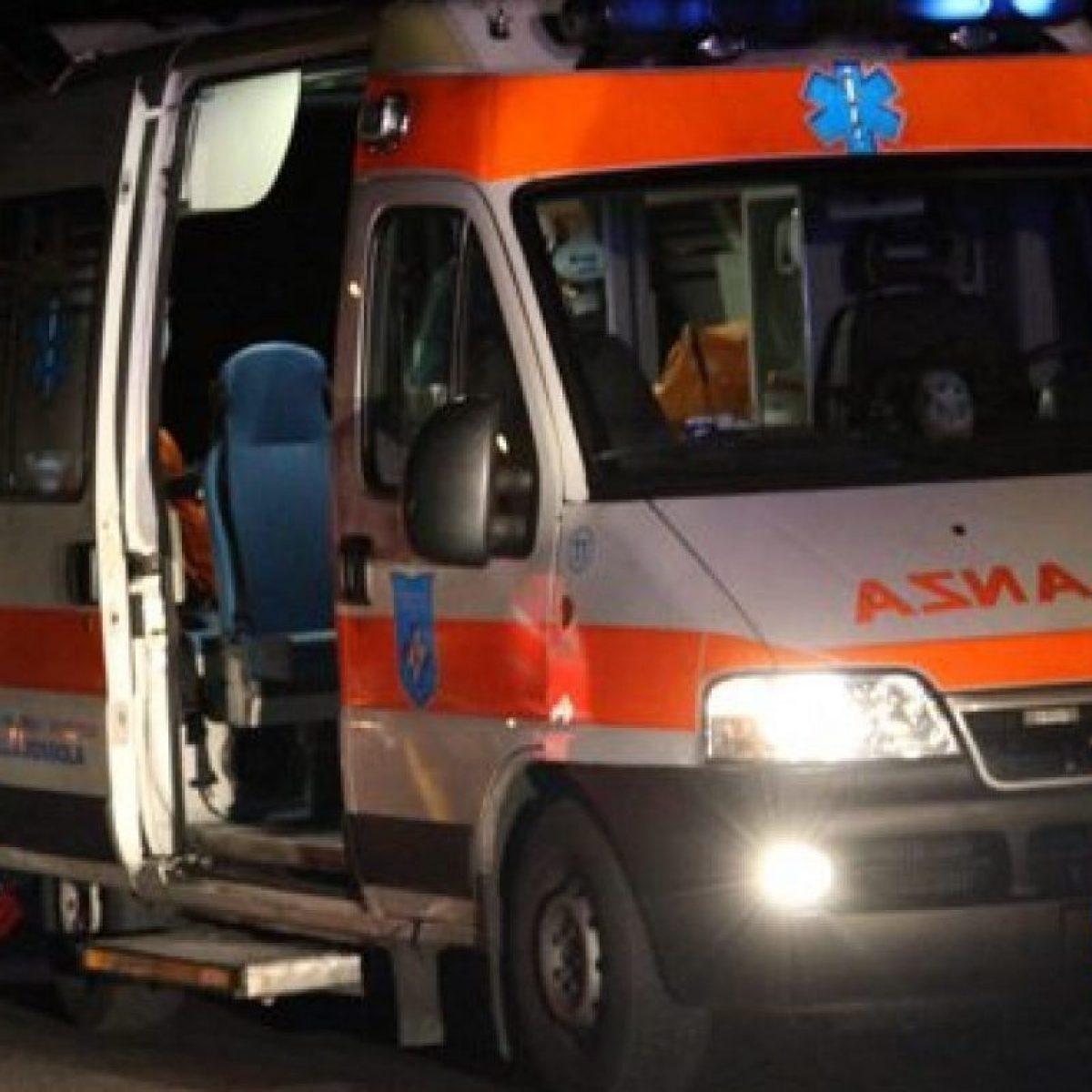 Incidente tra auto e moto a Genova, ferito il motociclista
