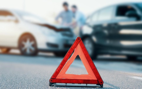 Motociclista di 30 anni cade a Genova: è grave