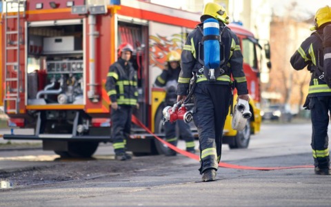 Auto in fiamme a Ceranesi davanti al santuario della Guardia