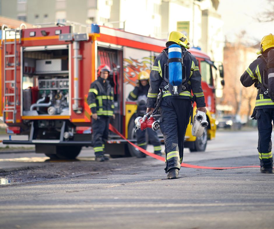 Auto in fiamme a Ceranesi davanti al santuario della Guardia